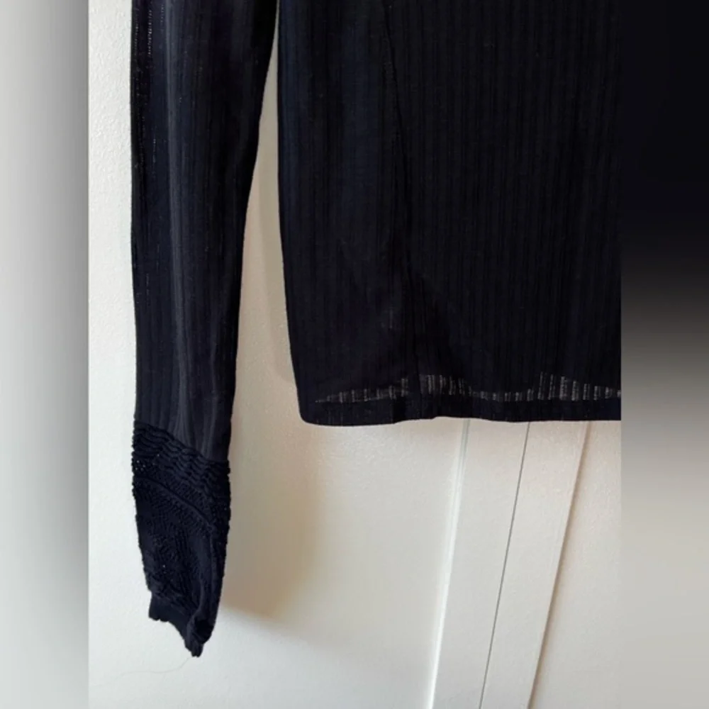 Free People Women’s Boho Black Crochet Knit Sweater Top Size XS‎